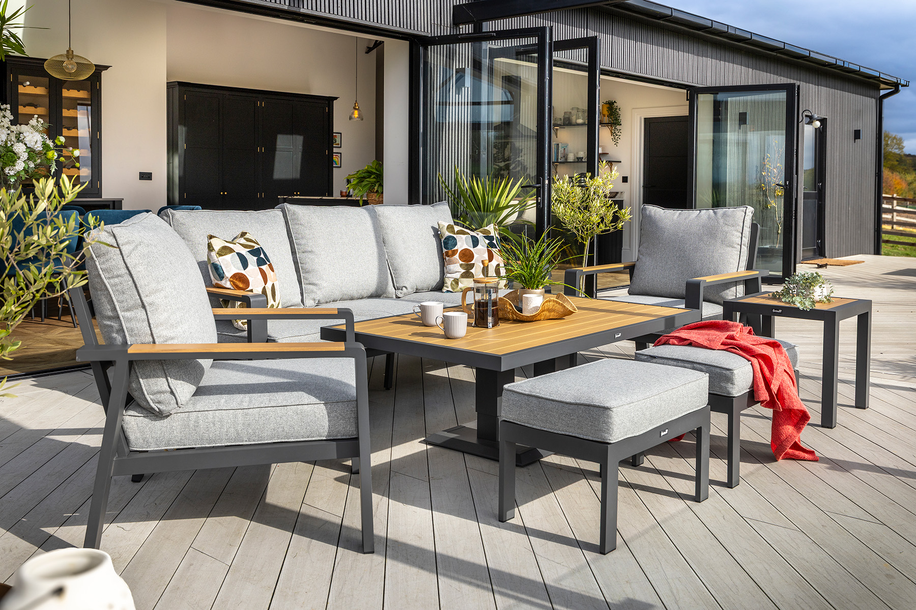 Sonas 3 Seat Lounge Set with Adjustable Table
